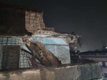 Corner of slab of dangerous building collapsed in Bhiwandi, fortunately no loss of life was avoided | भिवंडीत धोकादायक इमारतीच्या स्लॅबचा कोपरा कोसळला, सुदैवाने जीवितहानी टळली