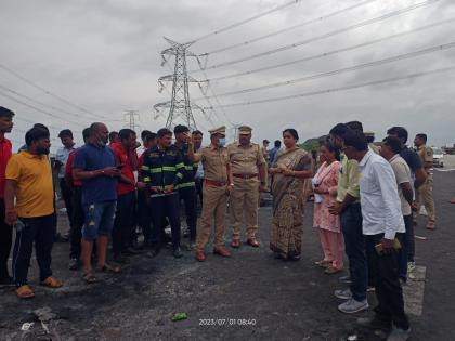 Buldhana Bus Accident: Divisional Commissioner, MPs visit the incident site! | बुलढाणा बस अपघात : विभागीय आयुक्त, खासदारांची घटनास्थळी भेट!