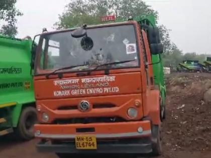 Vandalism of 9 to 10 garbage trucks in Ulhasnagar, case registered, two arrested | उल्हासनगरात कचरा उचलणाऱ्या ९ ते १० गाड्यांची तोडफोड, गुन्हा दाखल, दोघांना अटक