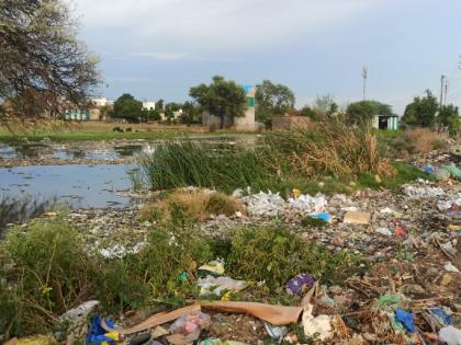 Playing with the lives of civilians; Latur municipal mark to highway for smelly water | नागरिकांच्या जिवाशी खेळ! दुर्गंधीयुक्त पाण्यासाठी लातूर मनपाचे महामार्गाकडे बोट