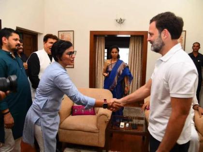 NCP Rupali Chakankar Shared Supriya Sule and rahul gandhi Photo | Rupali Chakankar : "काही गोष्टी फोटोत कैद झाल्यानंतर जगासमोर येतात, अनुभवाचे बोल"; रुपाली चाकणकरांचा टोला