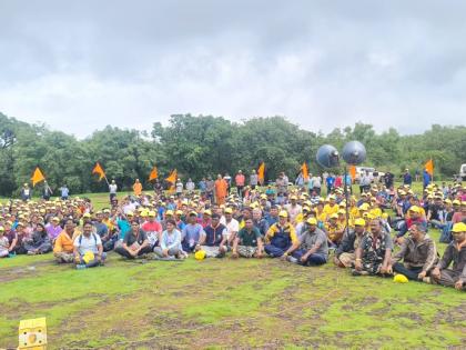 Shiv devotees crossed Panhala to Pawankhind campaign through the forest looking at the mountain from the river and the stream. | नदी, नाल्यातून डोंगर पाहत जंगलातून शिवभक्तांनी पार केली पन्हाळा ते पावनखिंड मोहिम