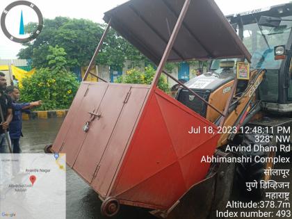 Proceedings of the Encroachment Department; The steps on the footpath in Avanti Nagar were lifted | अतिक्रमण विभागाची कारवाई; अवंती नगरातील फुटपाथवरील टपऱ्या उचलल्या