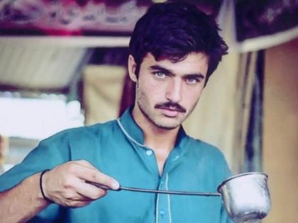 pakistan viral blue eyed chaiwala arshad khan opens cafe in london | "तो निळ्या डोळ्यांचा चहावाला आठवतोय का?"; मॉडेलिंगनंतर आता लंडनमध्ये सुरू केलं 'हे' काम