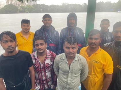 TDRF personnel of Thane saved the lives of two drowning people | ठाण्याच्या टीडीआरएफच्या जवानांनी वाचविले बुडणाऱ्या दोघांचे प्राण