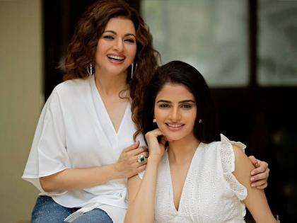 It feels like my sisters actress Bhagyashree and her daughter photos | 'मायलेकी नव्हे बहिणीचं वाटताय'; पन्नाशी पार केलेल्या भाग्यश्रीच्या सौंदर्यापुढे लेकही पडतीये फिकी