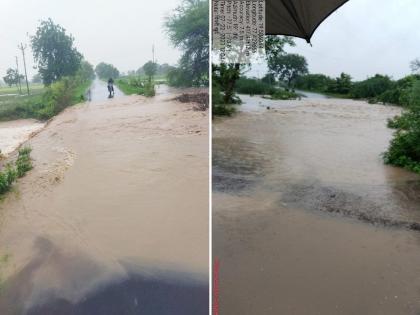 heavy rain in Hingoli district; Many villages were cut off due to flood, land was washed away along with crops | हिंगोली जिल्ह्यात कोसळधार; पुरामुळे अनेक गावांचा संपर्क तुटला, पिकांसह जमीन खरडली