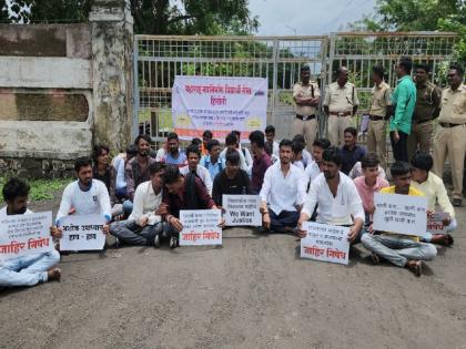 MNS student wings agitation against Hingoli's ITI principle | 'प्राचार्य खुर्ची खाली करा'; शासकीय तंत्रनिकेतनमध्ये मनविसेनेकडून आंदोलन