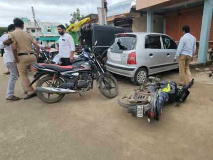 Clash between two groups in Hingoli; Damage to vehicles | हिंगोलीत दोन गटात हाणामारी; वाहनांचे नुकसान