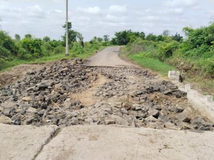 Heavy rains and cloudburst-like rains increased the tension of public works | अतिवृष्टी अन् ढगफुटीसदृश पावसाने वाढविले सार्वजनिक बांधकामचे टेन्शन