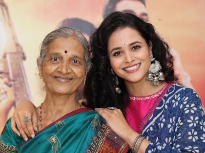marathi actress-depti-dev share her mother experience | 'मी तुझी आई शोभत नाही'; 'त्या' प्रसंगानंतर मराठी अभिनेत्रीला झाली कुटुंब दूर गेल्याची जाणीव