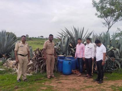 Raid on Gavathi liquor factory in Pargaon-Jogeshwari; 3000 liters of chemicals destroyed | पारगाव-जोगेश्वरीतील गावठी दारू अड्ड्यावर धाड; ३००० लिटर रसायन नष्ट 