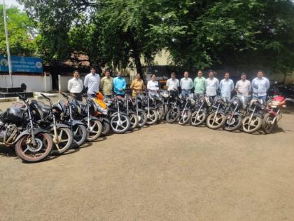 In Solapur two arrest for theft Got 16 bikes | सोलापुरात दारुच्या नादानं लागला चोरीचा नाद; मिळाल्या १६ बाईक