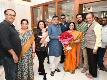 Nitin Gadkari meets Medha Kulkarni during the Chandani Chowk Flyover Inauguration On Saturday, Pune | व्यथेची झाली कथा, गडकरी आले घरा; नितीन गडकरींचा मेधा कुलकर्णींना दिलासा