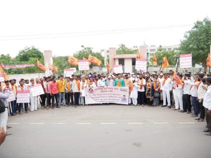 Declare a drought; MNS protests in front of the collector's office | कोरडा दुष्काळ जाहीर करा; मनसेचे जिल्हाधिकारी कार्यालयासमोर निदर्शने