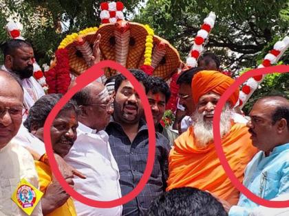 Election chief slapped in front of BJP MP, type in Solapur | भाजप खासदारासमक्ष निवडणूक प्रमुखाला मारली चापट, सोलापुरातील प्रकार