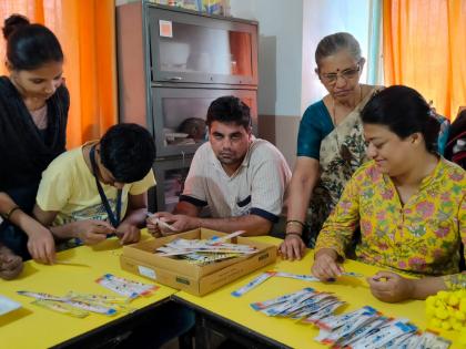 Attractive rakhis made by special children of a school in Uran | उरण येथील शाळेतील विशेष मुलांनी बनविल्या आकर्षक राख्या 