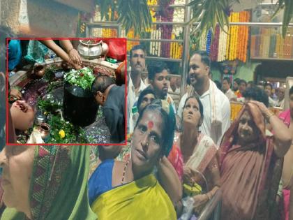 Devotees rush to visit Vaidyanath on the second Shravan Monday as well | दुसऱ्या श्रावण सोमवारनिमित्तही वैद्यनाथाच्या दर्शनासाठी भाविकांची रीघ