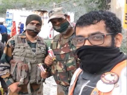 Dombivlikar youth went to Kargil and tied rakhis to the soldiers | डोंबिवलीकर युवकाने कारगीलमध्ये जाऊन सैनिकांना बांधल्या राख्या