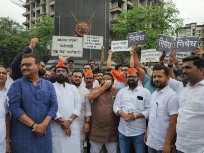 Demonstrations by the entire Maratha community against the Jalna lathi attack in Bhiwandi | भिवंडीत जालना लाठीहल्ला विरोधात सकल मराठा समाजातर्फे निदर्शने