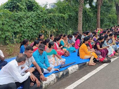 Teachers' hunger strike outside the municipal headquarters for salary increase | वेतनवाढीसाठी पालिका मुख्यालयाबाहेर शिक्षकांचे उपोषण 