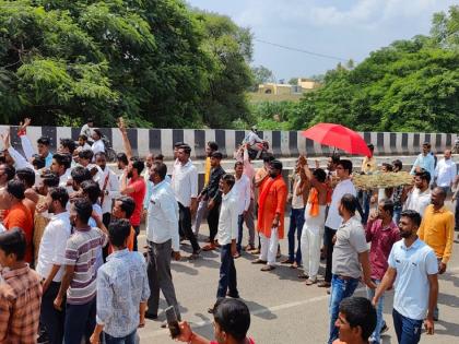 Phulumbri town closed for second day in a row; Home Minister Fadnavis' symbolic funeral procession | फुलंब्री शहर सलग दुसऱ्या दिवशी बंद; गृहमंत्री फडणवीस यांची काढली प्रतीकात्मक अंत्ययात्रा