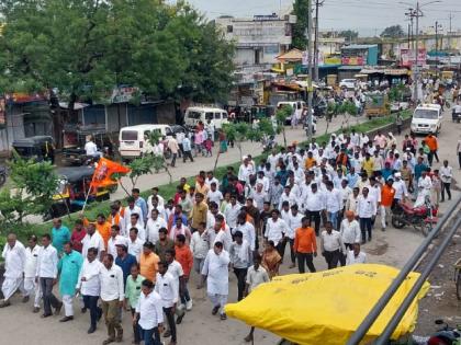 Aftermath of Jaalna lathicharge; Spontaneous response to Bhokar Bandh, entire Maratha society united | जालना लाठीचार्जचे पडसाद; भोकर बंदला उत्स्फूर्त प्रतिसाद, सकल मराठा समाज एकवटला