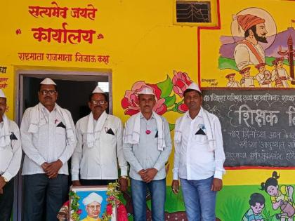 Teachers' work by wearing black ribbons on Teacher's Day in Buldhana | बुलढाण्यात शिक्षक दिनी शिक्षकांचे काळ्या फिती लावून काम