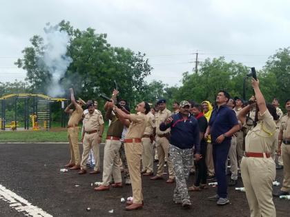 exercise by the riot control team at the sports complex in Latur | लातुरातील क्रीडा संकुलावर दंगाकाबू पथकाची रंगीत तालीम