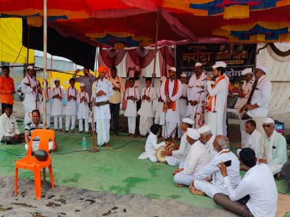 rastaroko at two places on the Chhatrapati Sambhajinagar to Jalgaon highway for maratha reservation; Kirtan at the protest site | छत्रपती संभाजीनगर ते जळगाव महामार्ग रास्तारोकोमुळे ठप्प; आंदोलनस्थळी कीर्तन