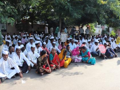 Declare drought and give grants; Farmers protest rally at Latur Collectorate | दुष्काळ जाहीर करुन अनुदान द्या; लातूर जिल्हाधिकारी कार्यालयावर शेतकऱ्यांचा जनआक्रोश मोर्चा