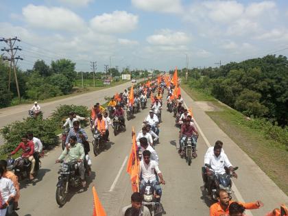 Bike rally of entire Maratha community from Palashi Phata to Renapur city | पळशी फाटा ते रेणापुर शहरापर्यंत सकल मराठा समाजाची दुचाकी रॅली