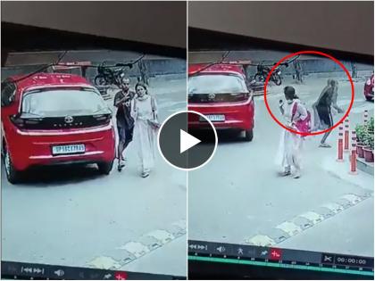 noida chain snatching video goes viral on social media | Video - धक्कादायक! अवघ्या 4 सेकंदात महिलेची चैन, फोन हिसकावून चोरटा पसार