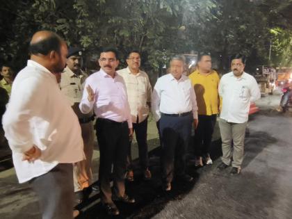 Commissioner's surprise visit at night to fill potholes on the road in kalyan | रस्त्यावरील खड्डे बुजविण्यासाठी रात्री आयुक्तांची सरप्राईज व्हीजीट