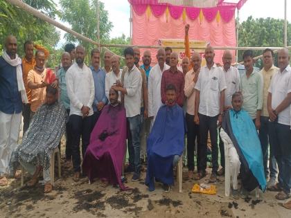 Today we are giving the hair on our head, tomorrow we will shed blood; 335 people shaved their heads in support of Manoj Jarange | आज डोक्यावरचे केस देतोय, उद्या रक्तही सांडू; जरांगे यांच्या समर्थनार्थ ३३५ जणांनी केले मुंडन