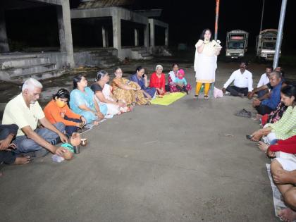 Solapurkars enjoyed a trip to the cemetery! The fear of ghosts, witchcraft and witchcraft is gone | सोलापूरकरांनी घेतला स्मशानात सहलीचा आनंद! भूतबाधा, करणी, जादूटोणाची भीती झाली दूर