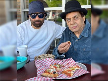 Gadar 2 actor sunny deol share picture with father dharmendra enjoying pizza in america esha deol reacted | अमेरिकेत लेकासोबत पिझ्झा पार्टी करताना दिसले धर्मेंद्र , सनी देओलने शेअर केलेल्या फोटोवर ईशाने केली कमेंट