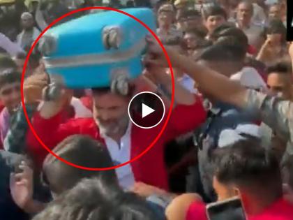 Video Rahul Gandhi met with coolie on anand vihar railway station video viral | Rahul Gandhi : कुलीचा गणवेष, डोक्यावर बॅग... राहुल गांधी दिसले वेगळ्या रुपात, समजून घेतल्या हमालांच्या व्यथा