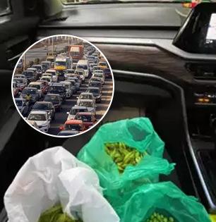 ट्रॅफिकमध्ये गाडी अडकली अन् बाई वाटाणे सोलत बसली; व्हायरल फोटो पाहून लोक म्हणाले...