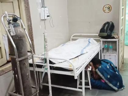 empty oxygen cylinder fitted to patient injured in train accident in shajapur district | निष्काळजीपणाचा कळस! रेल्वेतून पडलेल्या व्यक्तीला लावला रिकामा ऑक्सिजन सिलिंडर