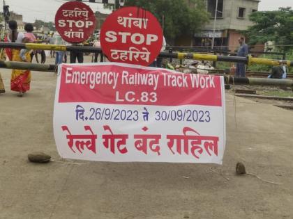 Railway gate at Udgir's Samatanagar closed for five days; There will be a 5 km detour | उदगीरच्या समतानगरातील रेल्वे फाटक पाच दिवस बंद; ५ किमीचा वळसा पडणार