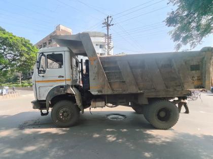 Reddy Company has taken 7 victims so far; Careless transportation of waste by large vehicles | कचरा उचलणाऱ्या रेड्डी कंपनीने आतापर्यंत घेतले ७ बळी; निष्काळजीपणे वाहतूक कधी थांबणार?