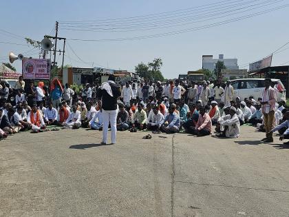 Stop the road of farmers for three hours on Sengaon to Risod road | महावितरणच्या विरोधात सेनगाव ते रिसोड रस्त्यावर शेतकऱ्यांचा तीन तास रास्ता रोको