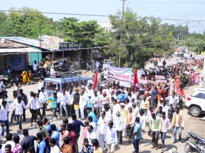 Opposition to Solar Power Project on Jayakwadi Reservoir; Big march of Kahar community at Paithan | जायकवाडी जलाशयावरील सौरउर्जा प्रकल्पास विरोध; कहार समाजाचा पैठण येथे विराट मोर्चा