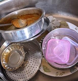 भांडी घासायची पण पाणीच नाही? ४ ट्रिक्स- पाण्यानं न विसळताही भांडी होतील स्वच्छ