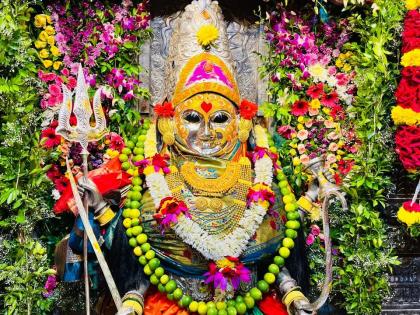 Goddess Koradi in Nagpur gives darshan to devotees in three forms a day | नागपुरातील कोराडीची देवी भाविकांना दिवसातून तीन रूपात देते दर्शन  