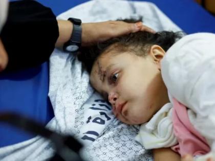 four year old girl sole survivor of family of 14 in palestine gaza after israel attack | हृदयद्रावक! डोळे उघडले पण सर्वच संपलेलं...; 14 लोकांच्या कुटुंबात फक्त 4 वर्षांची मुलगी जिवंत