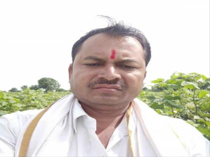 handkerchief getting stuck in the threshing machine; The farmer died on the spot | मळणी यंत्रात रुमाल अडकल्याने बसला गळफास; शेतकऱ्याचा जागीच मृत्यू 