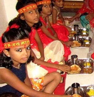 नवरात्रीत हळदी- कुंकू, कुमारिका पुजनाला येणाऱ्यांना काय फराळ द्यायचा? बघा झटपट देता येतील असे ५ पदार्थ