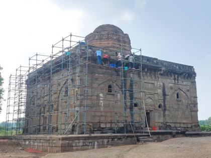 The Department of Archeology has started the renovation of the Samadhi site of Raje Lagujirao Jadhav | राजे लघुजीराव जाधव यांच्या समाधी स्थळाच्या दुरुस्तीस पुरातत्व विभागाने केला प्रारंभ